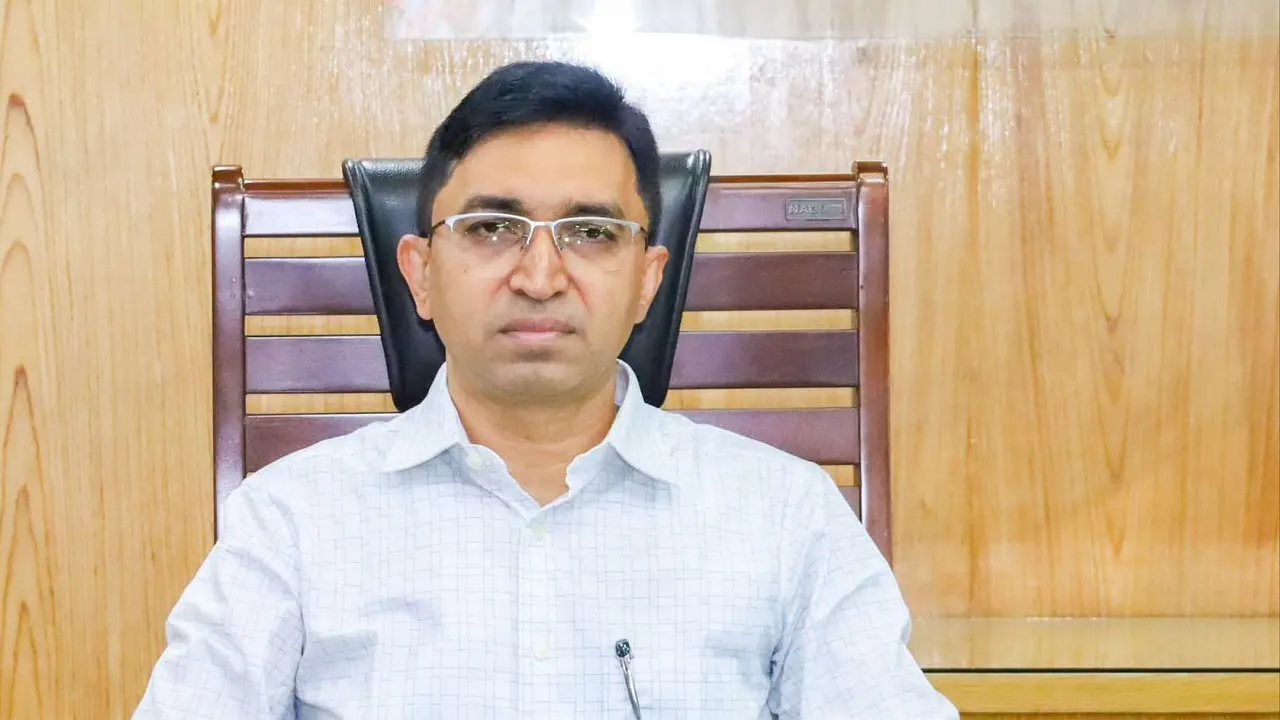 নীলফামারীর ডিসি মোহাম্মদ নায়িরুজ্জামান ওএসডি হচ্ছেন