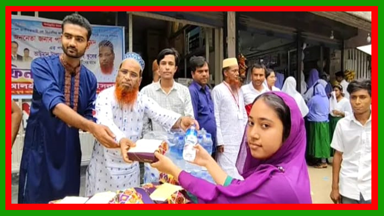 কালিয়াকৈরে এস এসসি পরীক্ষাথীদের মাঝে টিফিন বিতরণ