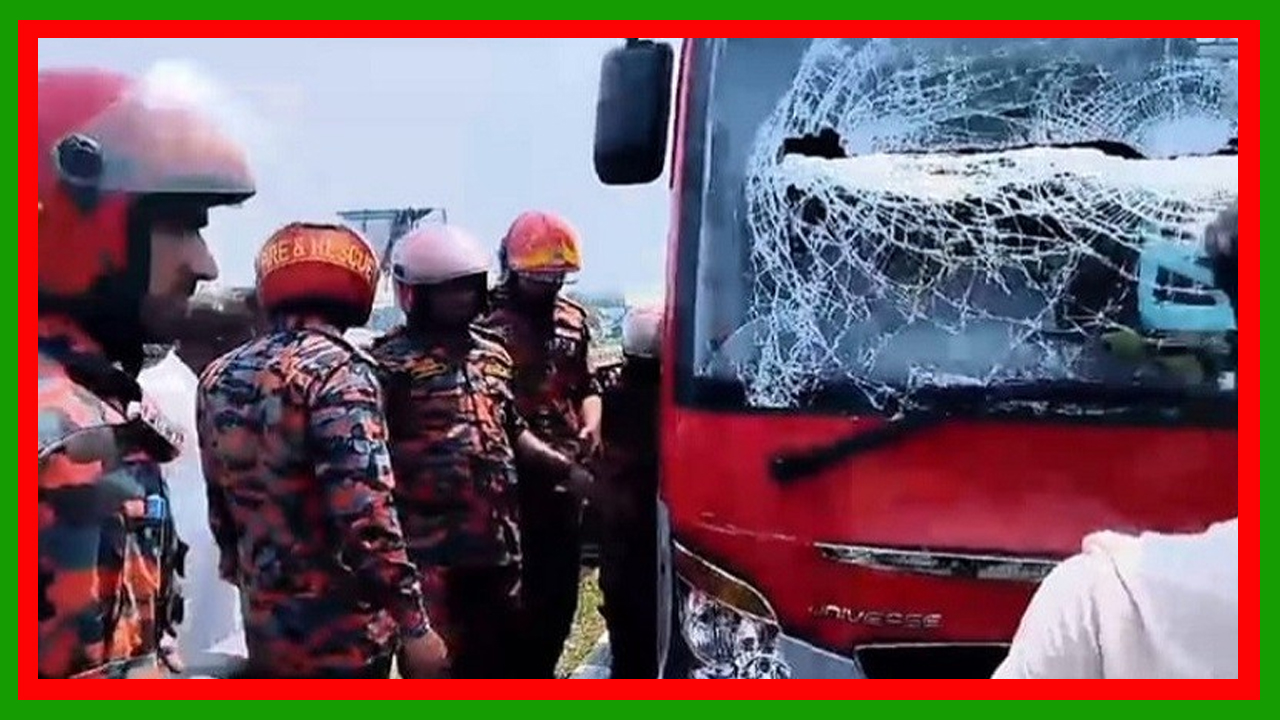 ঢাকা-মাওয়া এক্সপ্রেসওয়েতে অ্যাম্বুলেন্সে বাসের ধাক্কা, একই পরিবারের চারজনসহ নিহত ৫