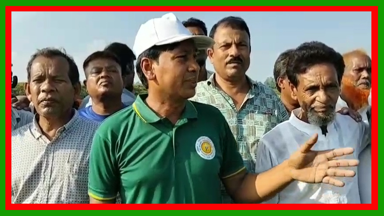 পাবনা জেলার সুজানগরের গাজনার বিলে স্বেচ্ছাশ্রমে কচুরিপানা নিধন