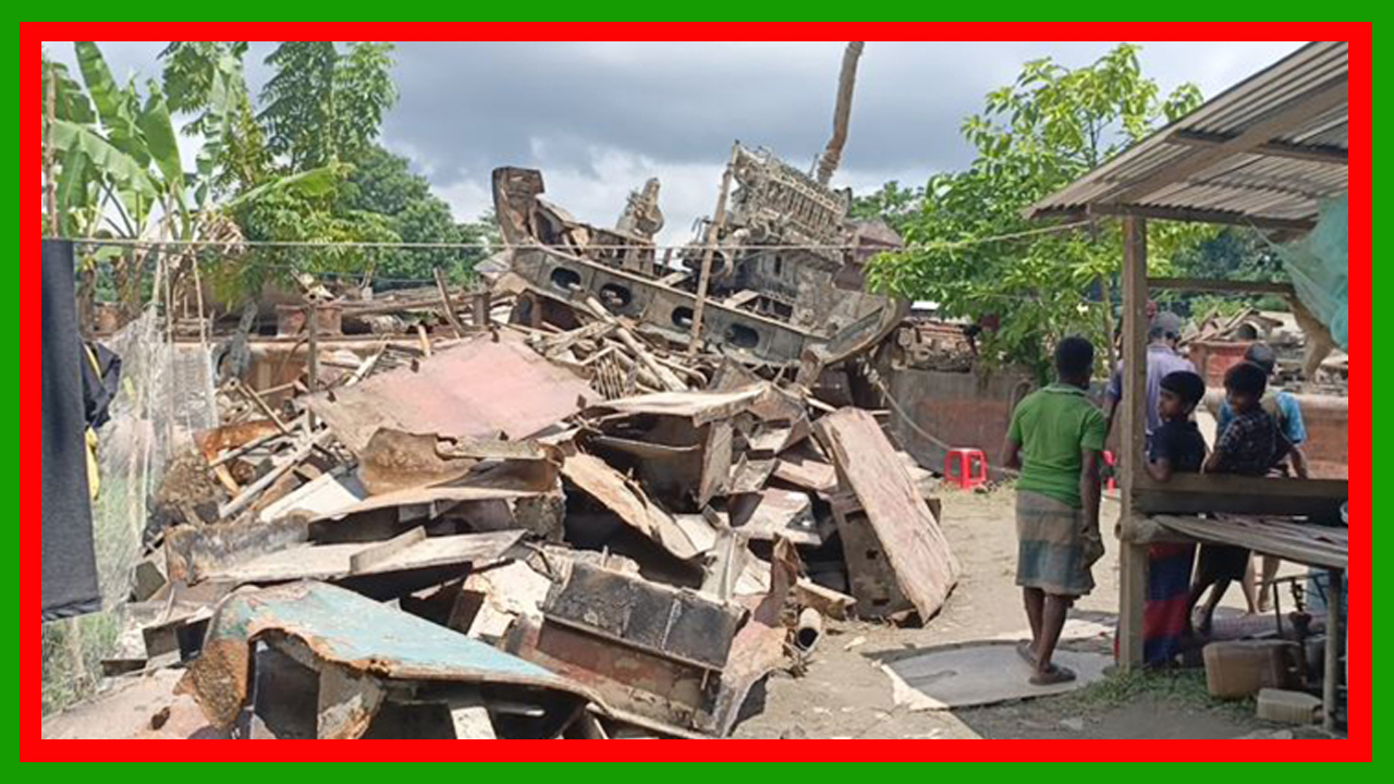 বরিশালে মাটির নিচ থেকে ৩৩ বছর পর জাপানি বাণিজ্যিক পণ্যবাহী জাহাজ উদ্ধার