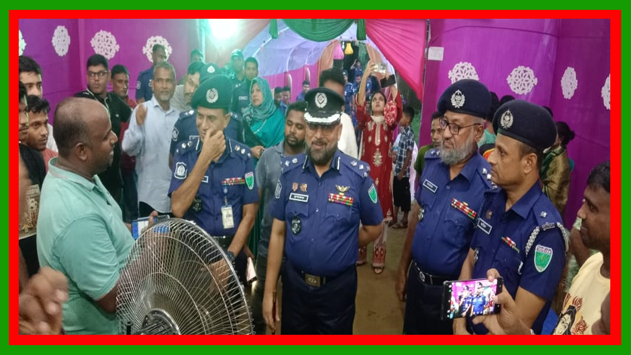 সিলেট রেঞ্জের ডিআইজি সুনামগঞ্জের দোয়ারাবাজারে শারদীয় দুর্গাপূজা উপলক্ষে পূজামণ্ডপ পরিদর্শন করলেন
