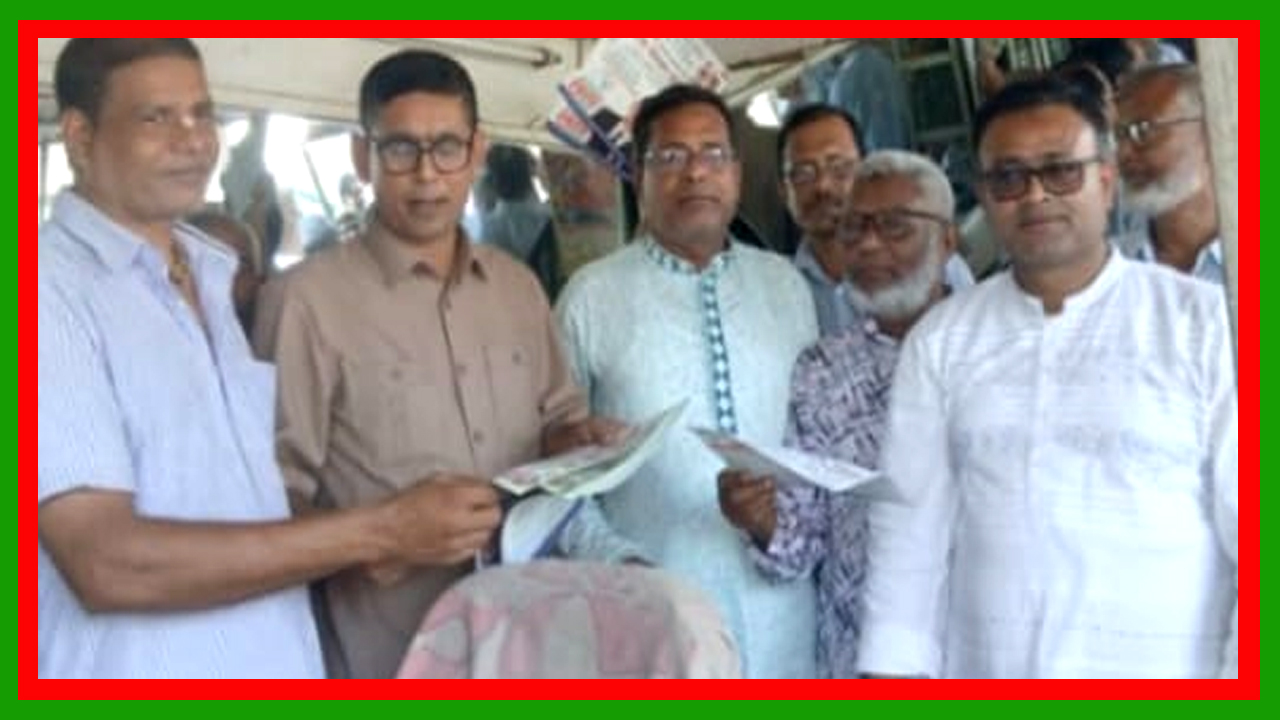 টাঙ্গাইলের নাগরপুরে বিএনপি নেতা ইকবালের ৩১ দফার লিফলেট বিতরণ