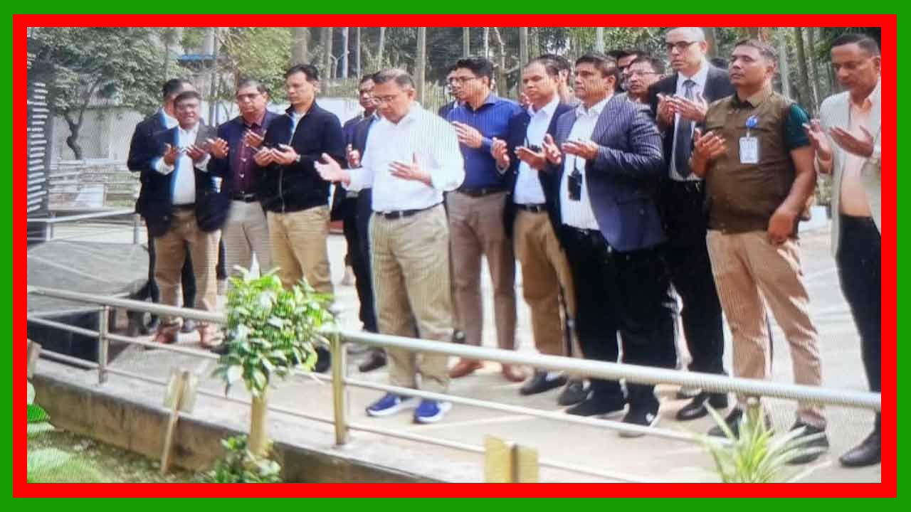 বনানীর সামরিক কবরস্থানে পিলখানায় নিহত সেনা কর্মকর্তাদের কবর জিয়ারত করলেন তারেক রহমান