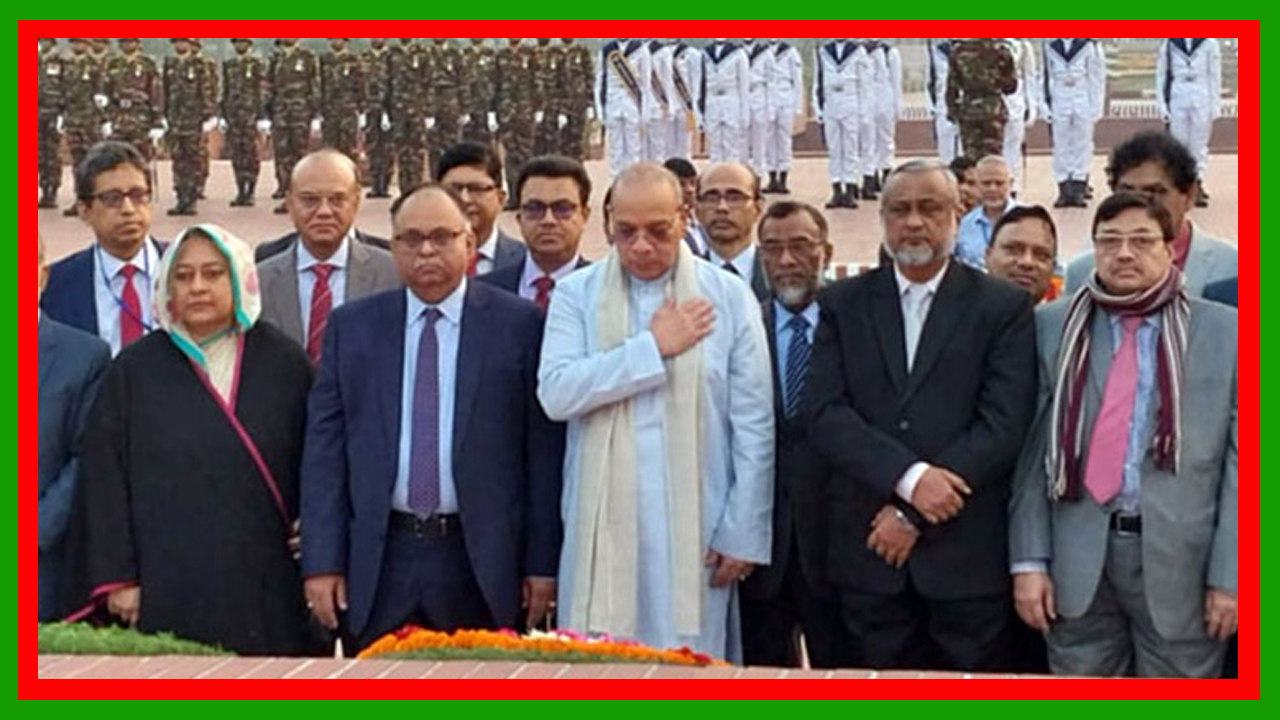 মহান বিজয় দিবসে জাতীয় স্মৃতিসৌধে প্রধান বিচারপতির শ্রদ্ধা নিবেদন