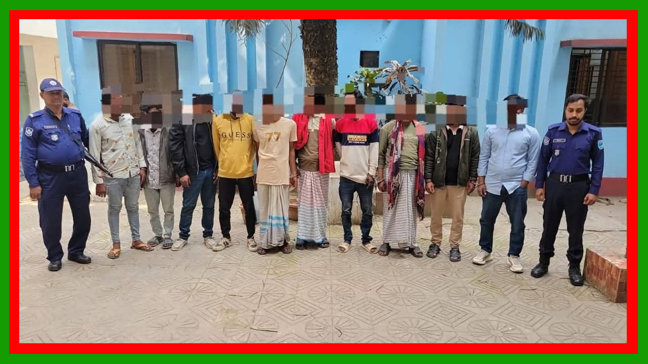 ডাকাতির প্রস্তুতিকালে সাভারে ৮ ডাকাত গ্রেফতার, উদ্ধার দেশীয় অস্ত্র