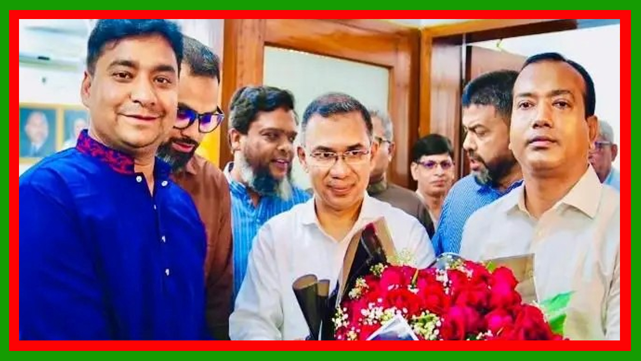 ছাত্রদল পরিবারের পক্ষ থেকে তারেক রহমানকে ফুলেল শুভেচ্ছা জানালেন