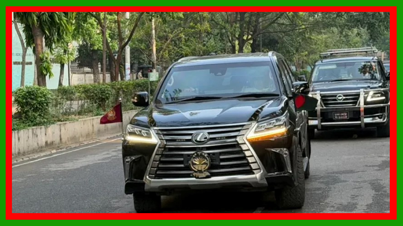 স্বাধীনতা ও জাতীয় দিবসে জাতীয় পতাকাবাহী সরকারি গাড়িতে চড়ে সাভারে জাতীয় স্মৃতিসৌধে যান প্রধানমন্ত্রী