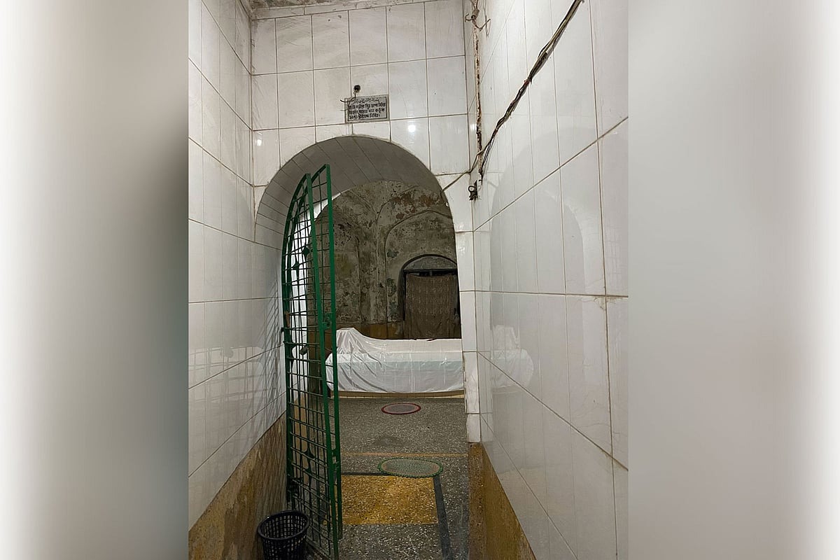 পুরান ঢাকার চম্পা বিবির সমাধি