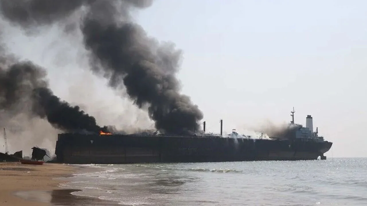 হরমুজে জাহাজে হামলা: ওমান উপকূলে ২৫ নাবিক উদ্ধার