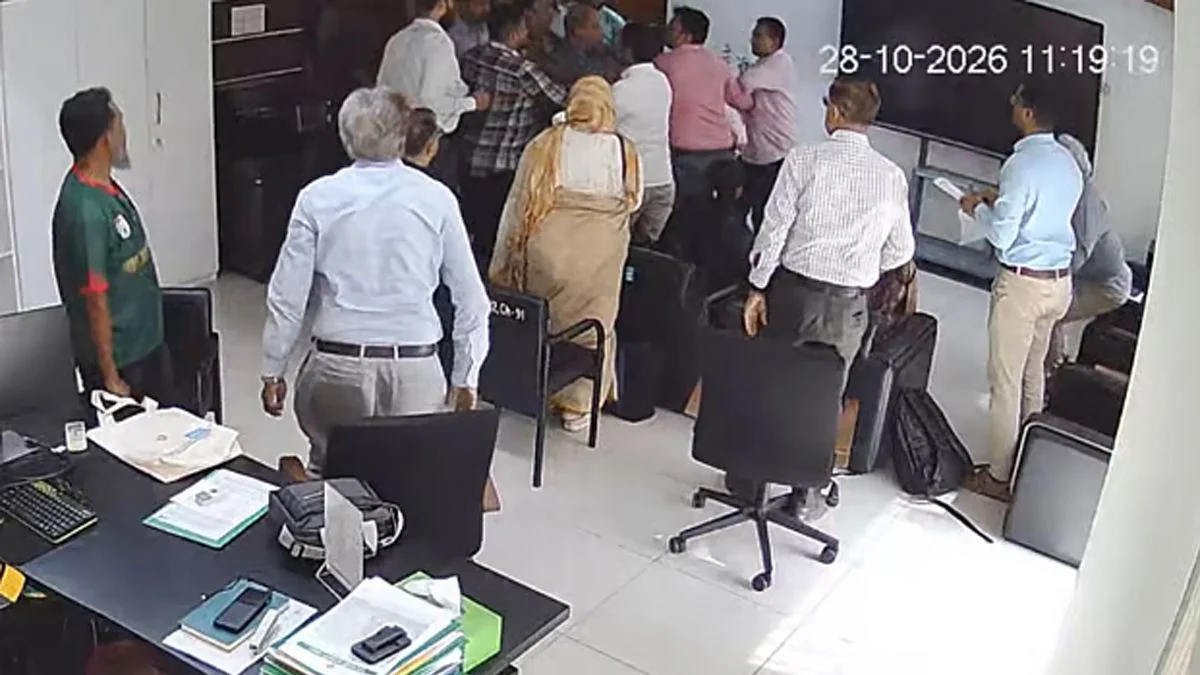 আইইডিসিআর কার্যালয়ে ঢুকে পরিচালককে মারধরের অভিযোগ